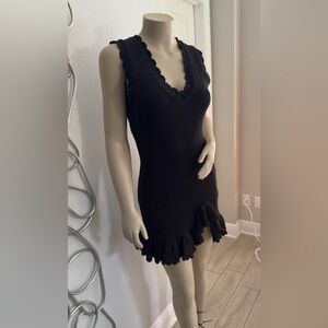 Goen.j Black Sleeveless Knit Dress with Ruffle Hem